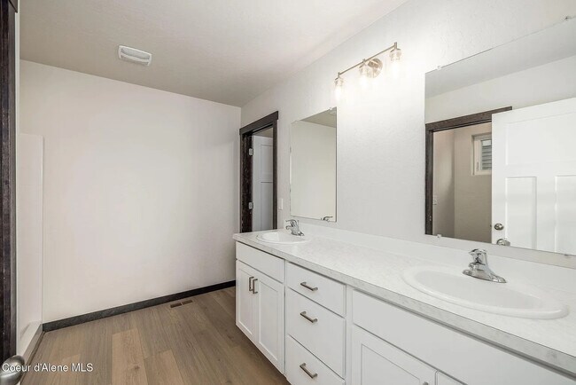 Building Photo - 6407 Bowmore Ln