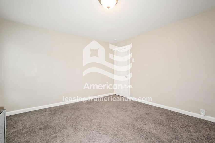 Building Photo - 129 Tuscola St