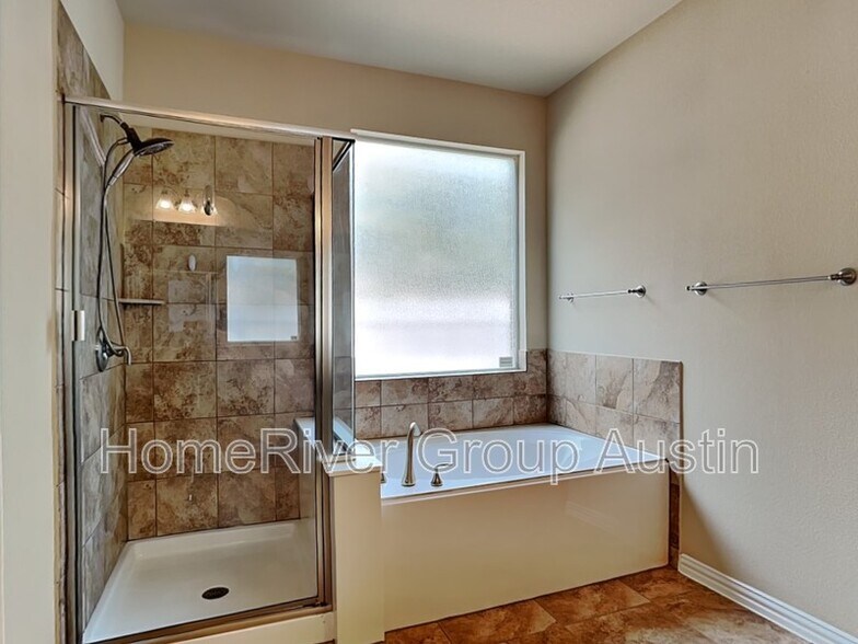 Building Photo - 1303 Orchard Falls Dr