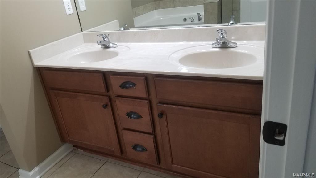 Building Photo - 9001 Saw Tooth Loop