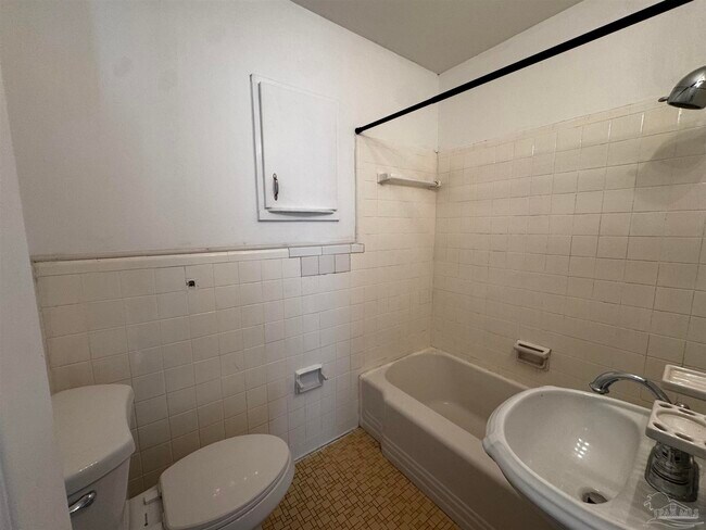 Building Photo - 5367 Locklin Ave