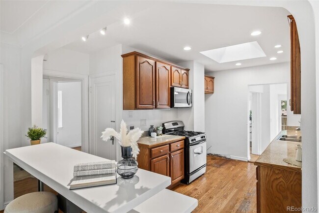 Building Photo - "Spacious 5-Bedroom Gem with Hardwood Floors & Cozy Fireplace in Denver's Heart!"