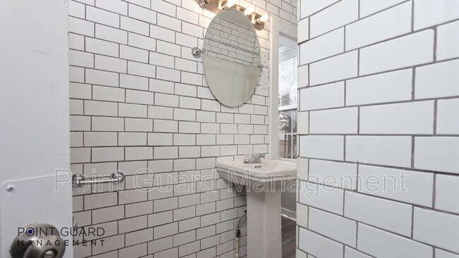 Building Photo - 226 S Millwood Ave