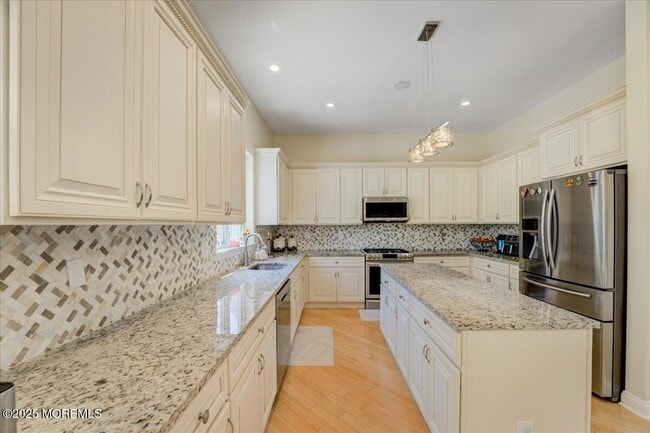 Building Photo - 11 Rockspray Ct