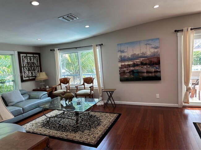 Building Photo - 1524 Argyle Dr