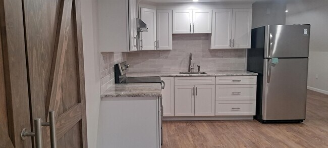 Building Photo - 338 Haverhill Rd