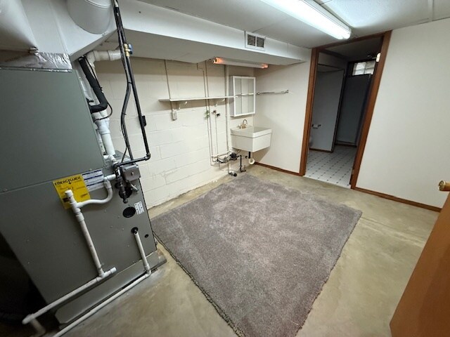 Building Photo - 465 Calverton Pl