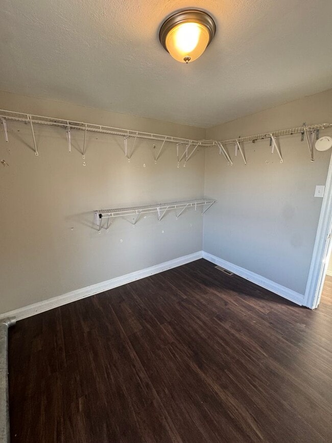 Building Photo - 3 Bedroom 1.5 Bath in Natrona Heights!