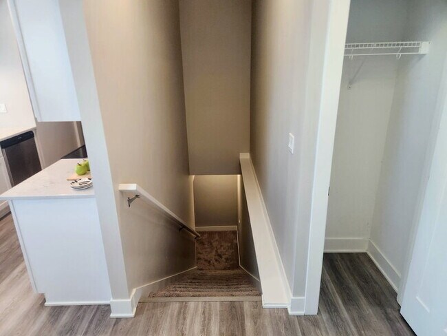 Building Photo - 2728 Yordi Dr