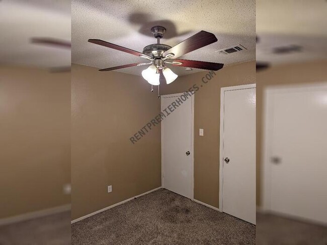 Building Photo - 1563 Pamela Ln