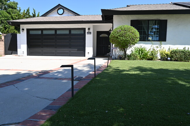 Building Photo - 10420 Eton Ave