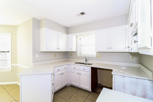 Building Photo - 5921 Pecan Trce