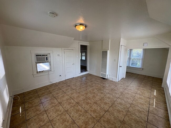 Building Photo - Cozy Upstairs Unit in Dinuba Near Shopping Center coming soon!