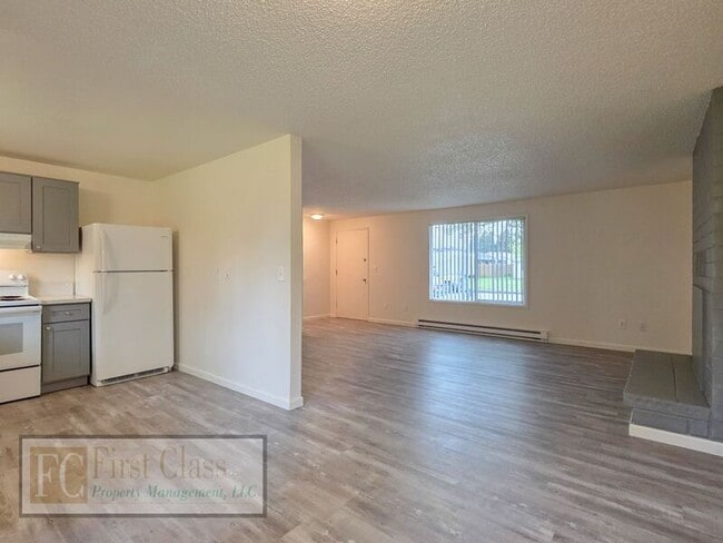 Building Photo - 1760 NE 24th Ave