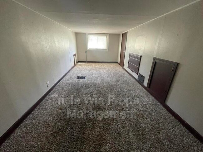 Building Photo - 132 Cunningham Ave