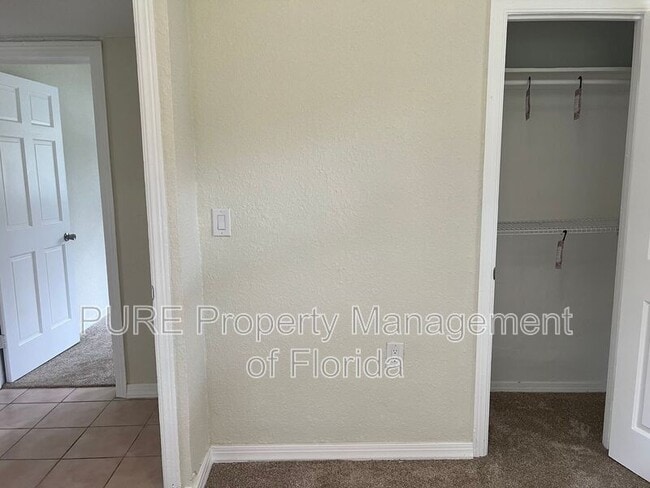 Building Photo - 2205 NE 14th Ave