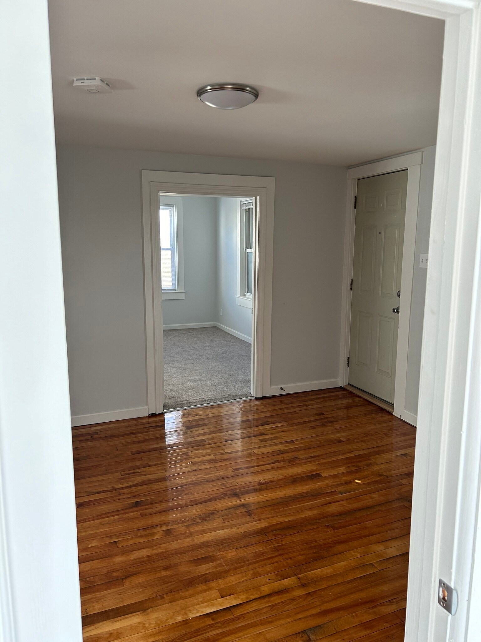 Building Photo - 11 Groton Pl