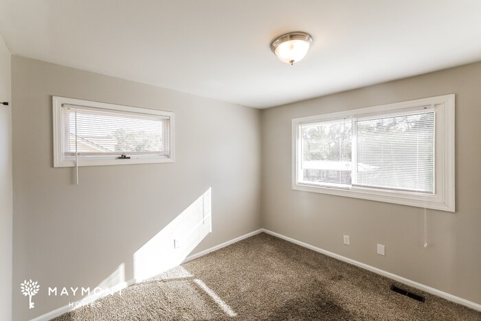 Building Photo - 3624 Springhill Dr