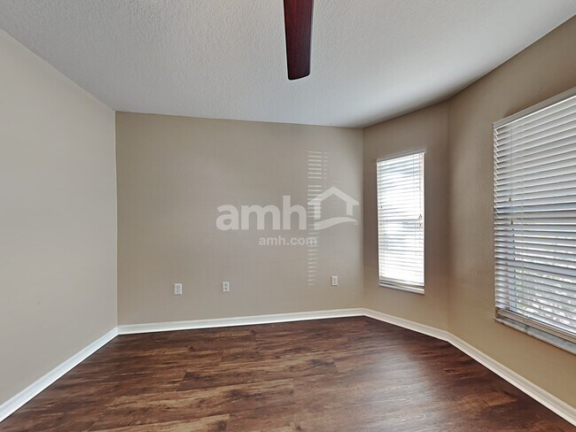 Building Photo - 12515 Lake Vista Dr