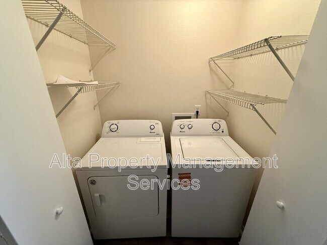 Building Photo - 4680 Playschool Dr