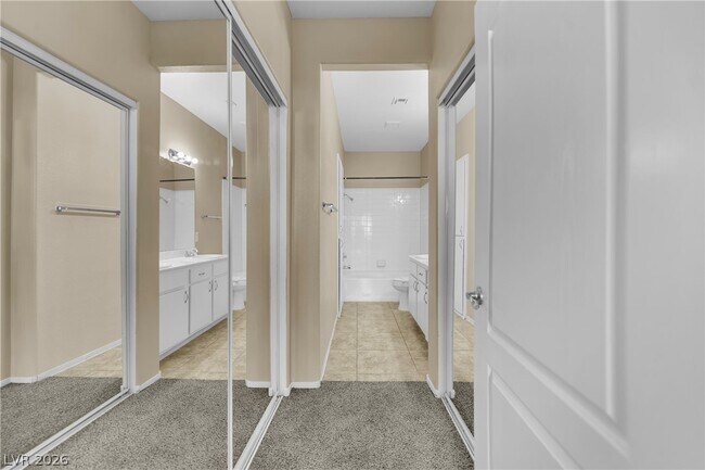 Building Photo - 1900 N Torrey Pines Dr