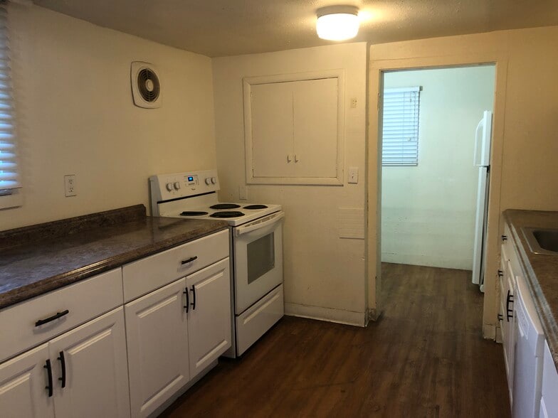 Building Photo - 603 NE Campus St