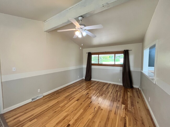 Building Photo - Spacious & Secluded 2BR/2BA Wauwatosa Sing...