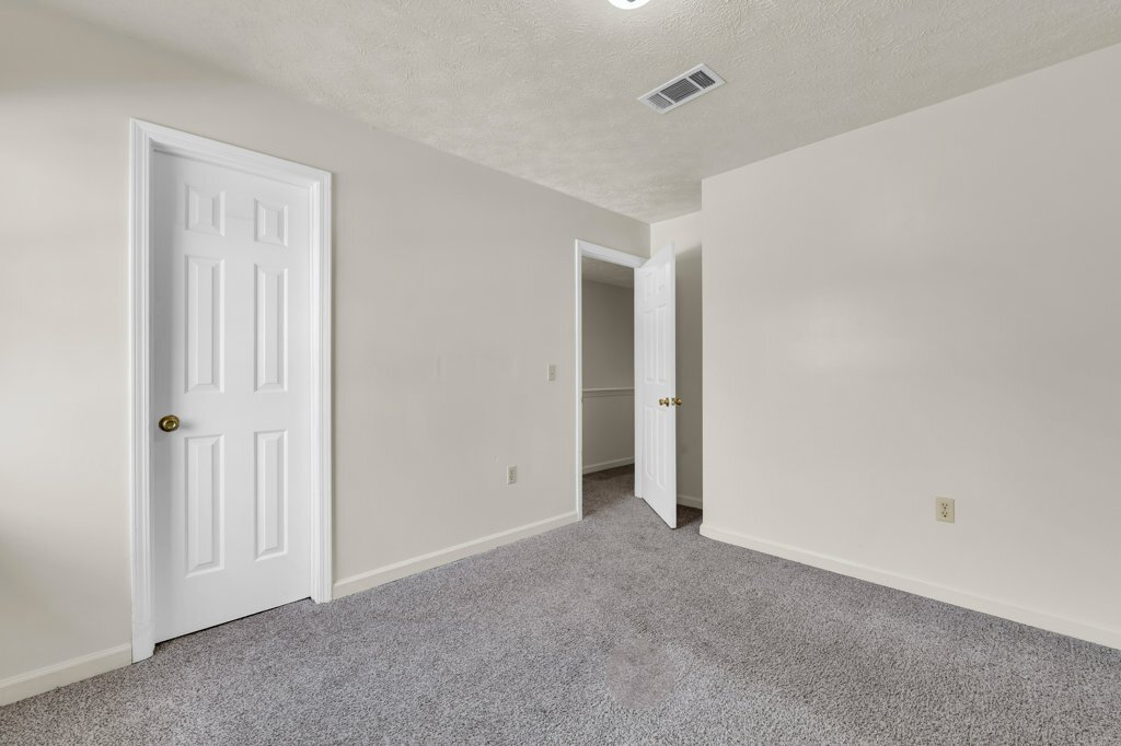 Building Photo - 164 High St