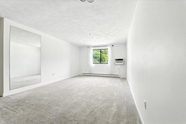 Building Photo - 67 Milliken Ave