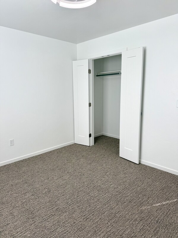 Building Photo - 361 W 400 S