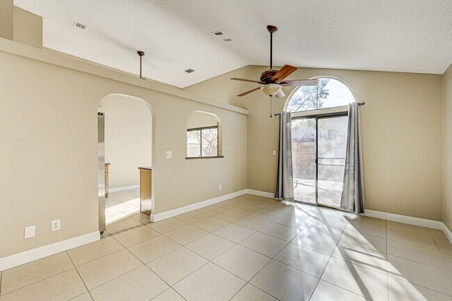 Building Photo - 3 bedroom single story in Henderson!