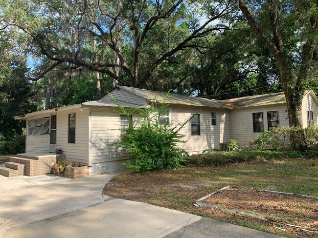 Building Photo - 4025 SW 20th Dr