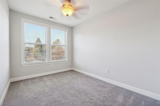 Building Photo - 901 Abernathy Rd NE