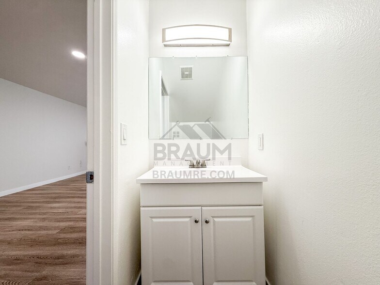 Building Photo - 11839 Burbank Blvd