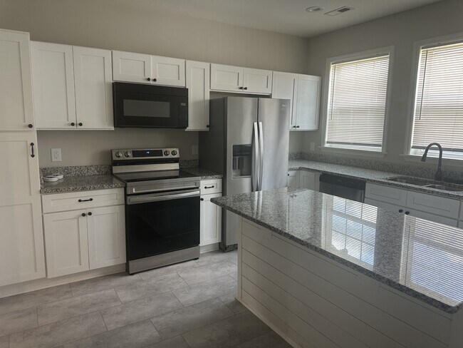 Building Photo - 298 Fremont Ave