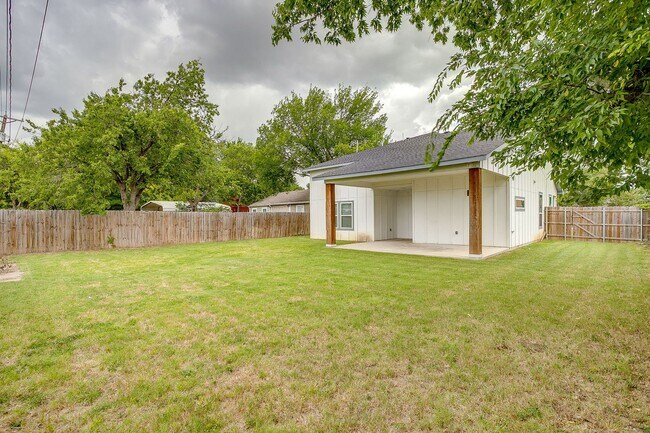 Building Photo - 3817 Winfield Ave