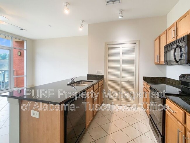 Building Photo - 1510 9th St