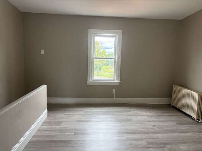 Building Photo - 4 Bedroom House Parking York City