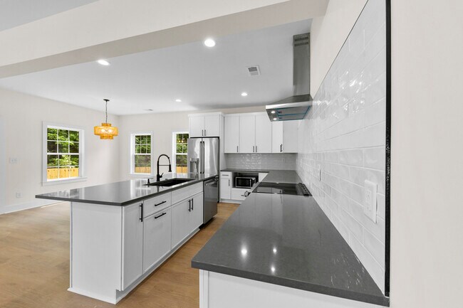 Building Photo - 3420 Tappan Pl