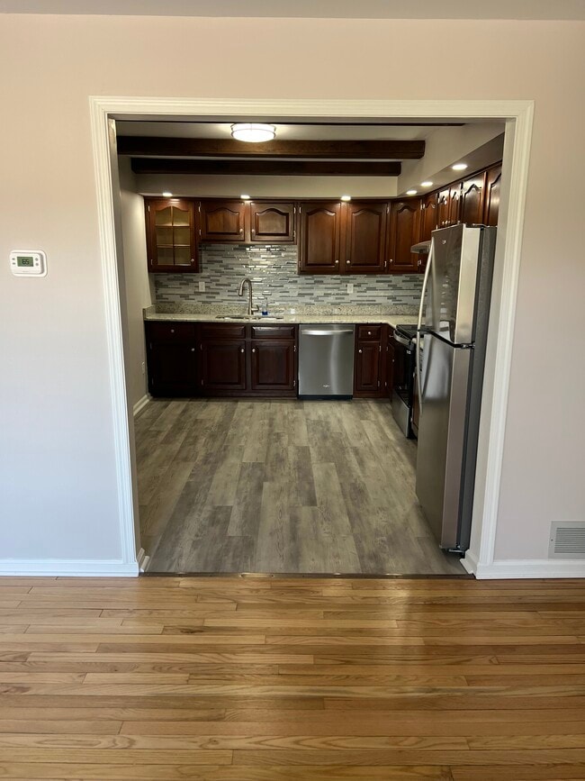 Building Photo - 161 N Gates Ave