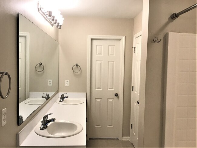Building Photo - 142 Cotillion Cres