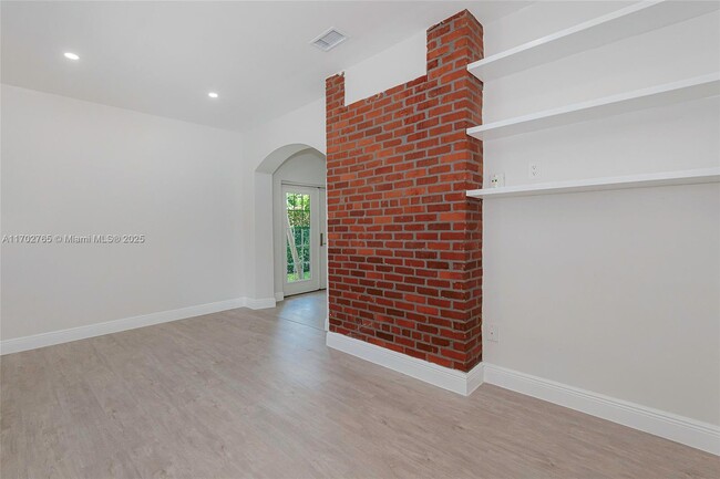 Building Photo - 108 2nd Dilido Terrace
