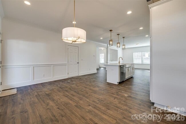 Building Photo - 1237 Eastway Dr