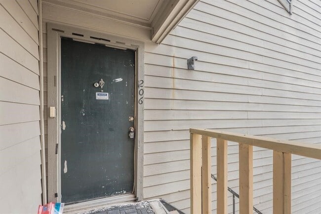 Building Photo - 16111 Aspenglen Dr