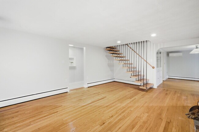 Building Photo - 1108 New Britain Ave