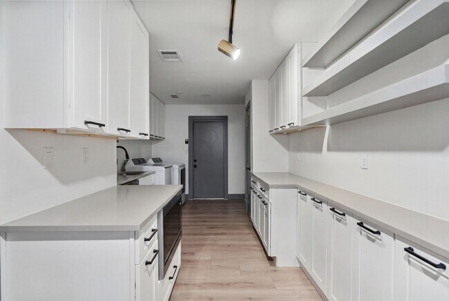 Building Photo - 40 Wellington Ct