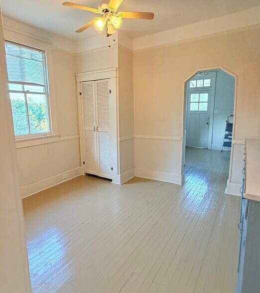 Breakfast Room with Washer/Dryer - 2037 Joseph St
