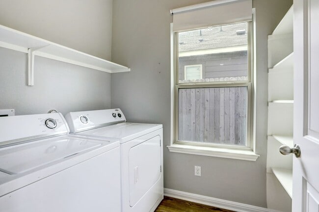 Building Photo - 4616 Esper Ln