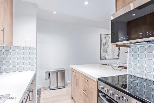 Building Photo - 1449 E Highland Ave