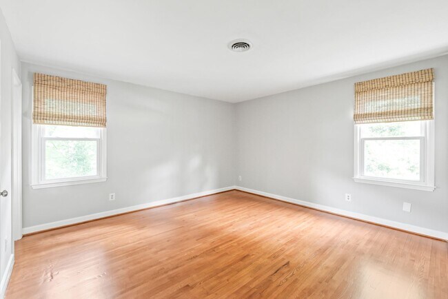 Building Photo - 3 Bedroom home in Coventry Woods!